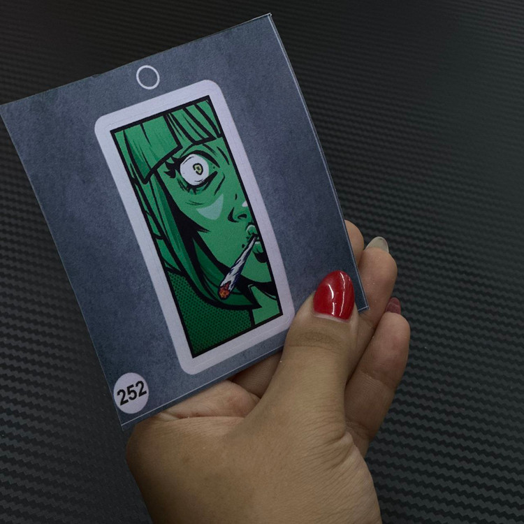 استیکر دختر برند استیکر لئو مدل دختر سبز کد ۲۵۲