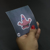 استیکر پاتریک برند استیکر لئو مدل پاتریک در حال مدیتیشن کد ۱۶۳